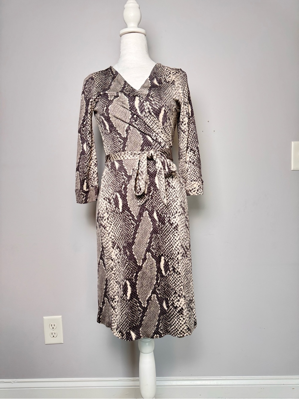 DVF New Julian Two Snake-Print Silk Jersey Dress - Picture 2 of 6
